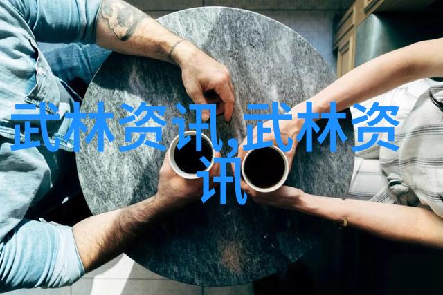 被三个人轮流舔下班-午后的甜蜜轮班一个奇特的下班归途