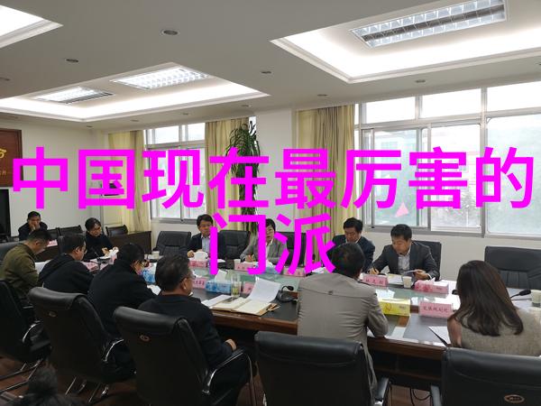 在决定给自己的幽默群体命名时人们通常会考虑哪些因素来确保其具备足够强烈的情感吸引力